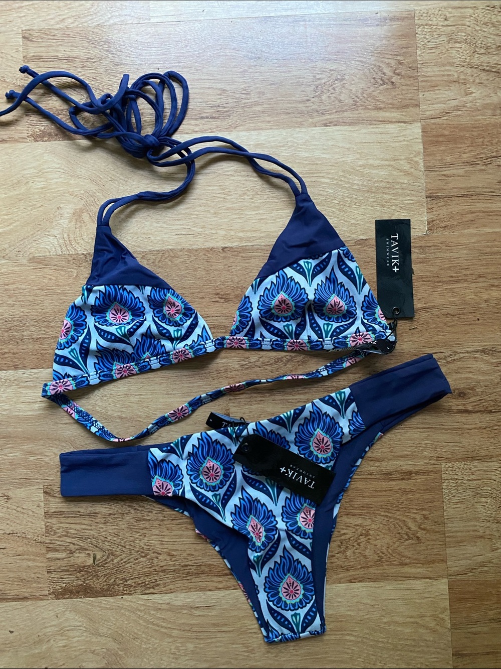 Tavik Palm white sand Reversible bikini NWT size small